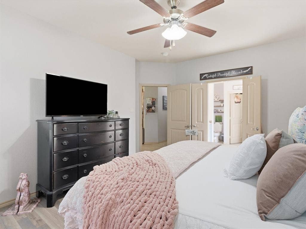 5135 Crystal Lake Avenue, Krum, TX 76249 5135 Crystal Lake Avenue, Krum, TX 76249