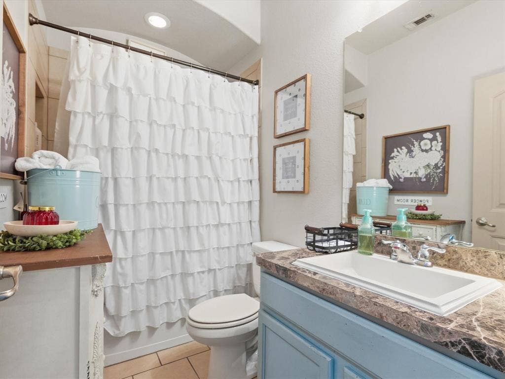 5135 Crystal Lake Avenue, Krum, TX 76249 5135 Crystal Lake Avenue, Krum, TX 76249