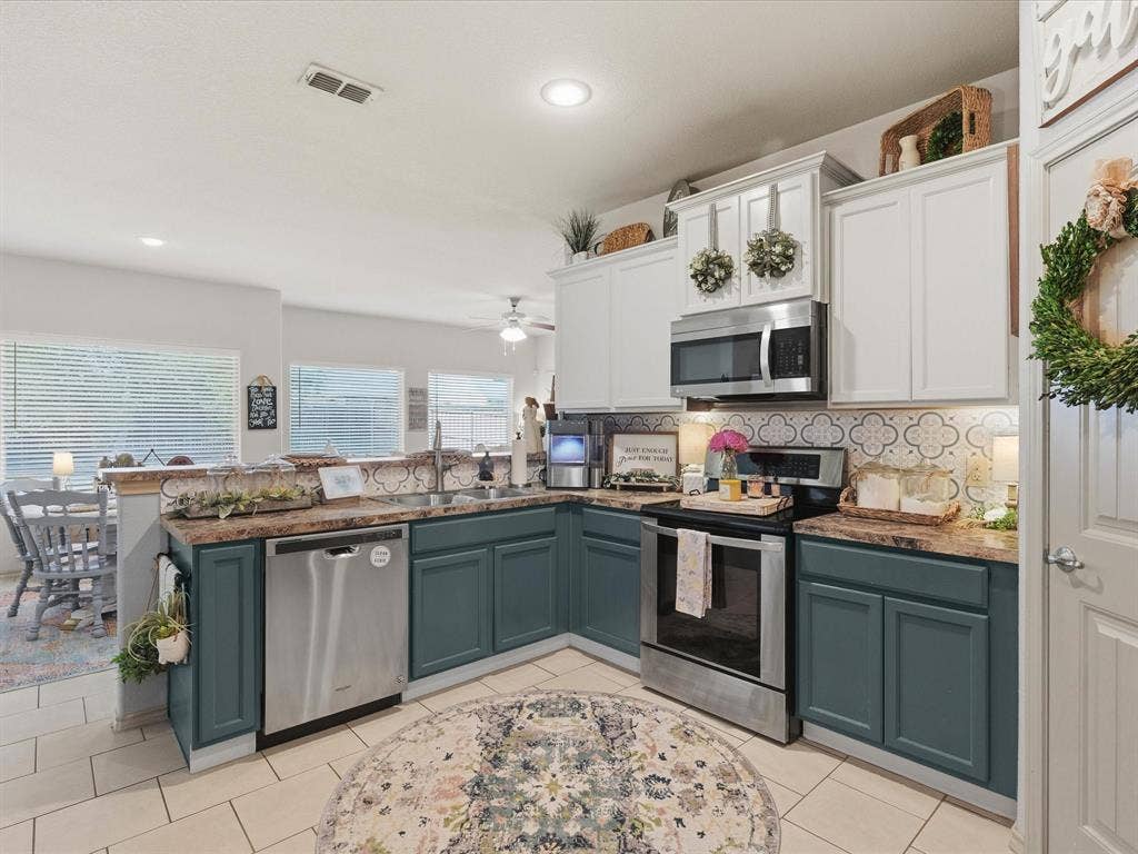 5135 Crystal Lake Avenue, Krum, TX 76249 5135 Crystal Lake Avenue, Krum, TX 76249