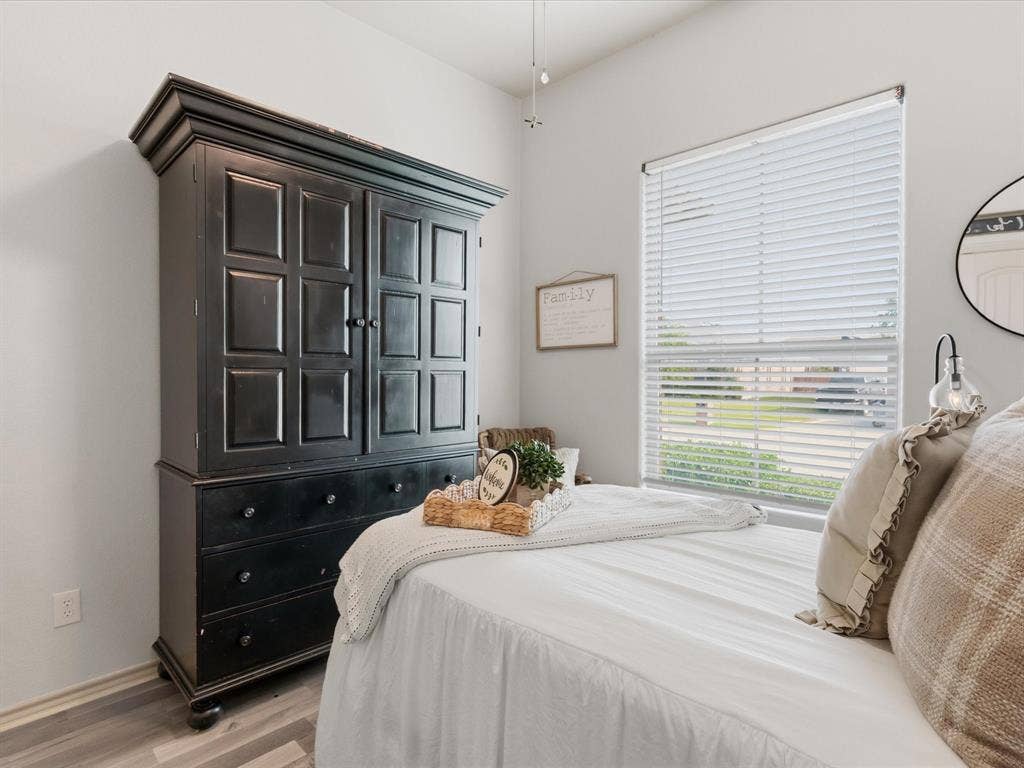 5135 Crystal Lake Avenue, Krum, TX 76249 5135 Crystal Lake Avenue, Krum, TX 76249