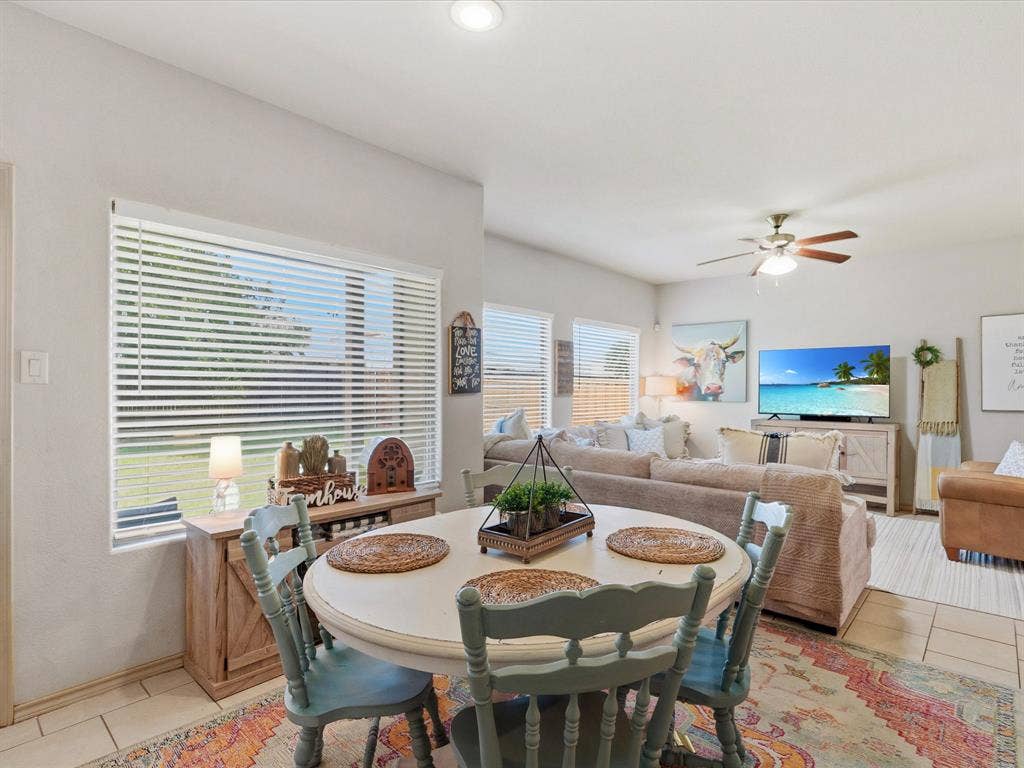 5135 Crystal Lake Avenue, Krum, TX 76249 5135 Crystal Lake Avenue, Krum, TX 76249