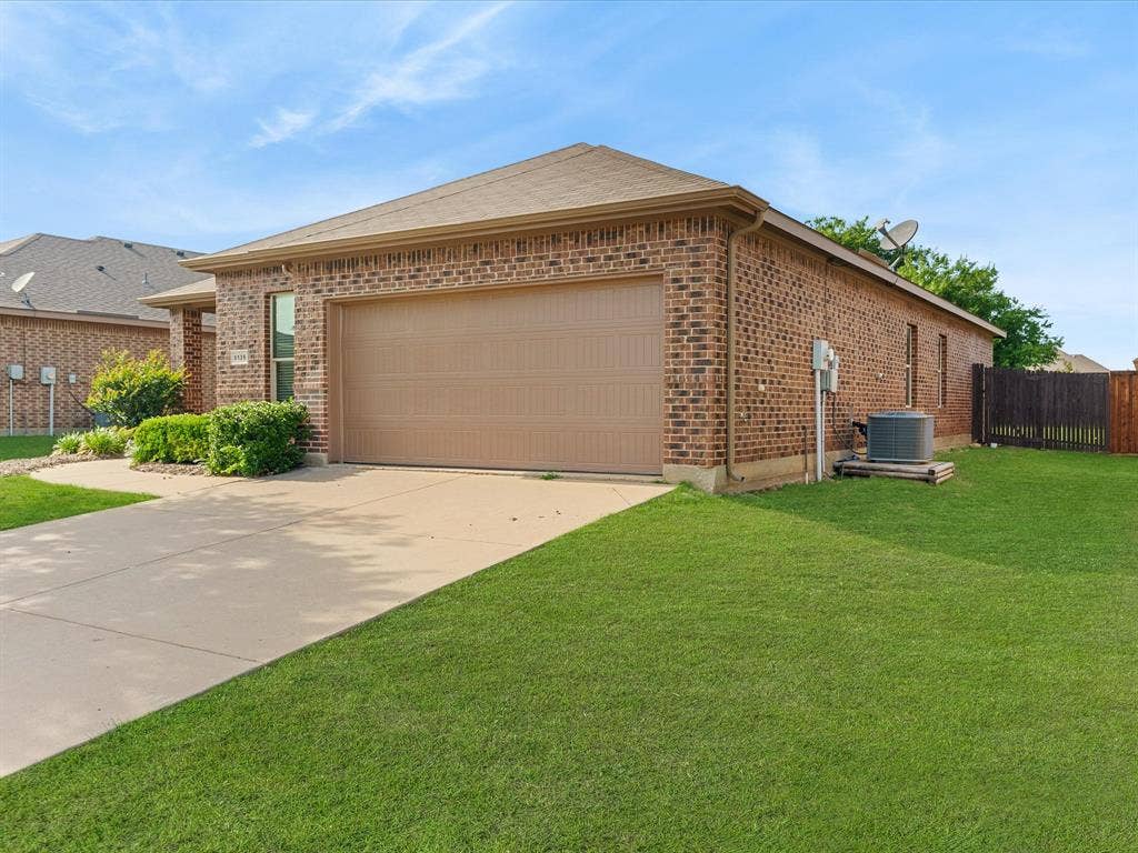5135 Crystal Lake Avenue, Krum, TX 76249 5135 Crystal Lake Avenue, Krum, TX 76249