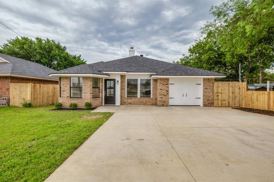 Property photo for 1905 Lakeview Drive, Grand Prairie, TX