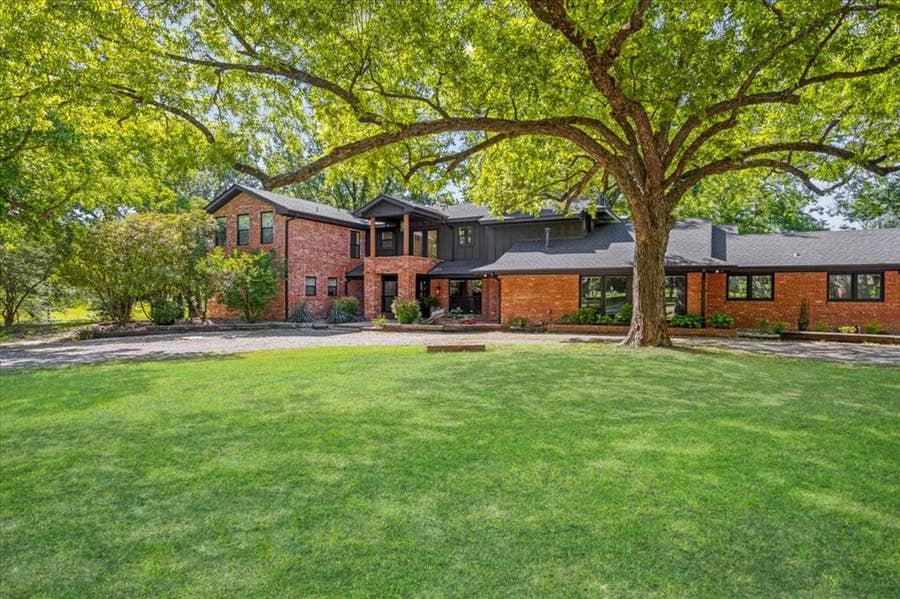 Property photo for 1000 Yorkshire Drive, Sherman, TX