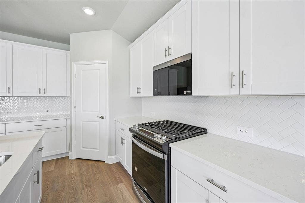 4020 Palestine Drive, Farmersville, TX 75442 Photo is not of the actual home, but is an inspirational photo of builder’s model home and may depict options, furnishings, and/or decorator features that are not included.