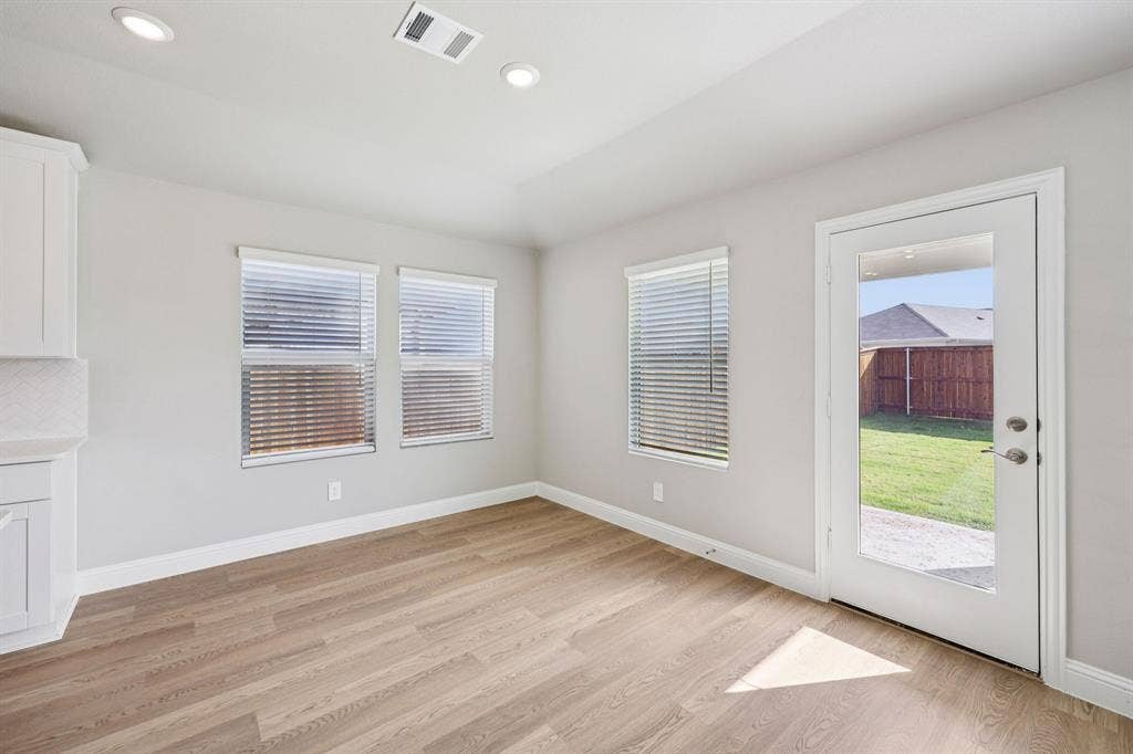 4020 Palestine Drive, Farmersville, TX 75442 Photo is not of the actual home, but is an inspirational photo of builder’s model home and may depict options, furnishings, and/or decorator features that are not included.