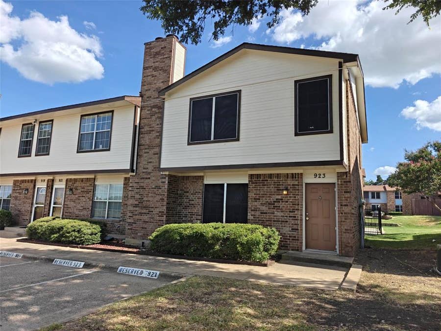 Property photo for 923 Vedral Place, Cedar Hill, TX