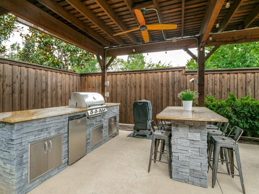 720 Hampshire Drive, Prosper, TX 75078 Have your next BBQ in this covered outdoor entertainment space including a built in fridge and grill and your own dedicated sitting space with granite countertops.