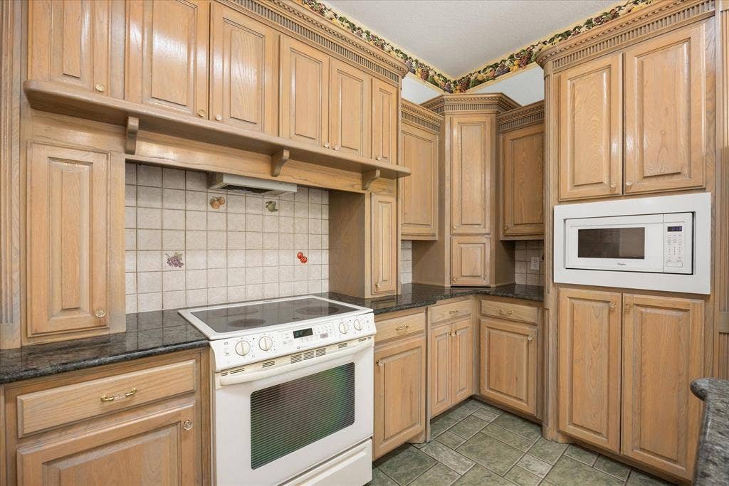 8709 S Monticello Circle, Granbury, TX 76049 8709 S Monticello Circle, Granbury, TX 76049
