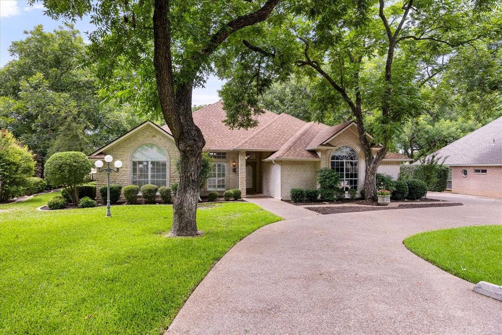 8709 S Monticello Circle, Granbury, TX 76049 8709 S Monticello Circle, Granbury, TX 76049