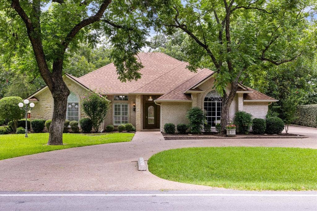 8709 S Monticello Circle, Granbury, TX 76049 8709 S Monticello Circle, Granbury, TX 76049