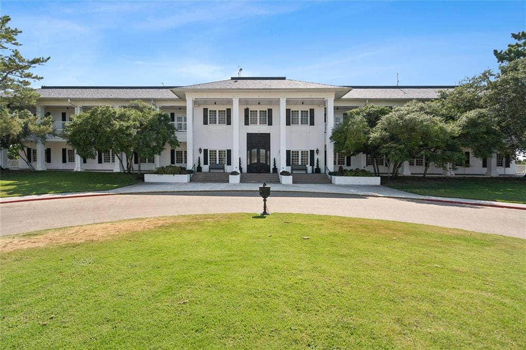 8709 S Monticello Circle, Granbury, TX 76049 Pecan Planation Country Club