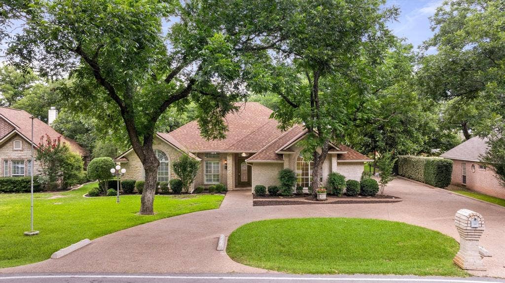8709 S Monticello Circle, Granbury, TX 76049 8709 S Monticello Circle, Granbury, TX 76049