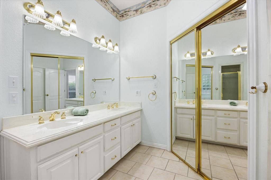 8709 S Monticello Circle, Granbury, TX 76049 8709 S Monticello Circle, Granbury, TX 76049