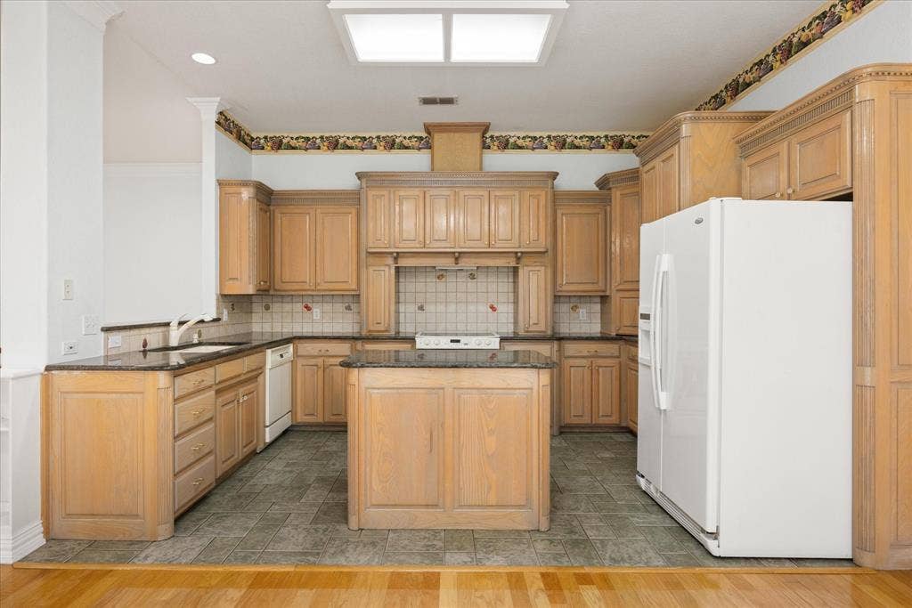8709 S Monticello Circle, Granbury, TX 76049 8709 S Monticello Circle, Granbury, TX 76049