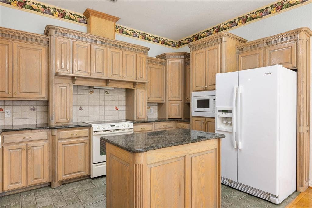 8709 S Monticello Circle, Granbury, TX 76049 8709 S Monticello Circle, Granbury, TX 76049