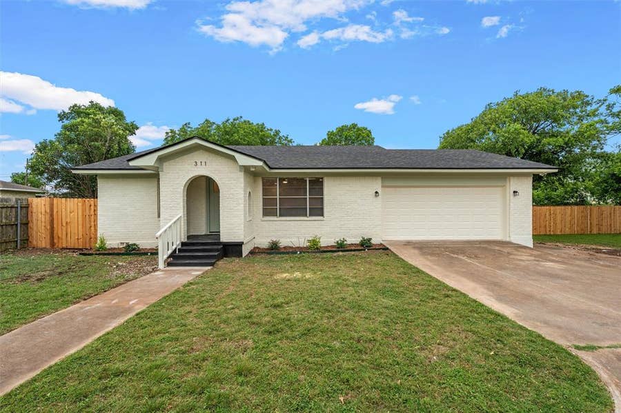 Property photo for 311 Arthur Street, McGregor, TX