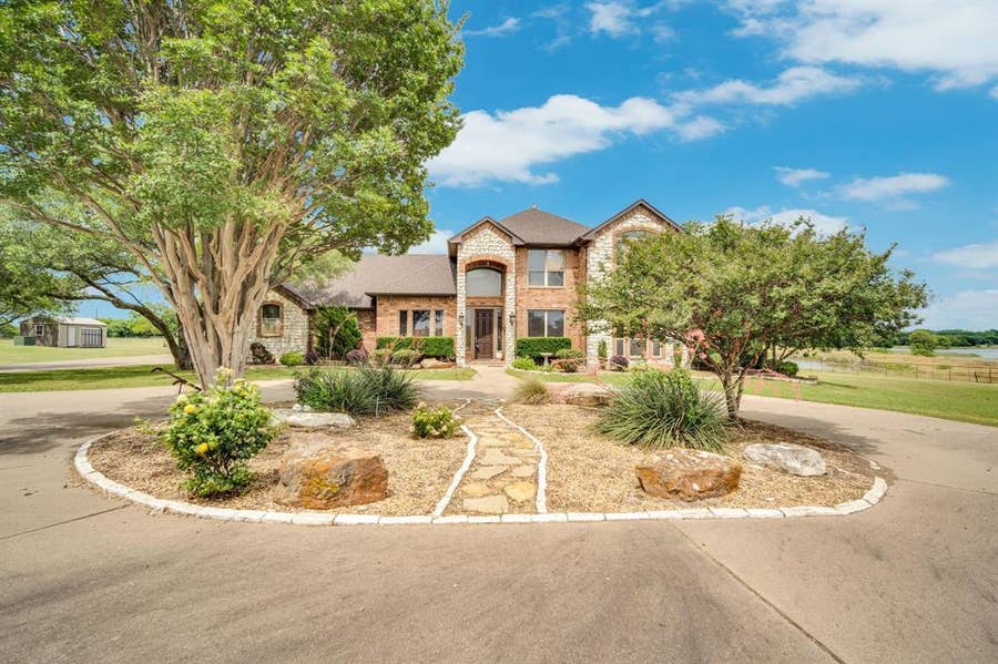 Property photo for 241 Cody Road, Ennis, TX