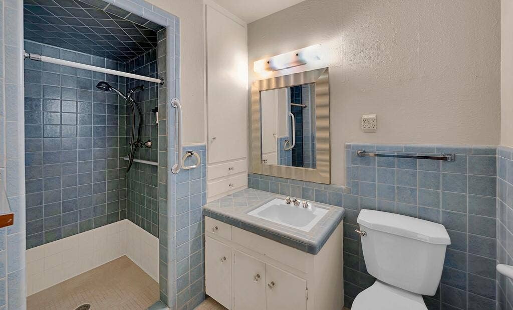 1112 N 63rd Street, Waco, TX 76710 Primary Bath