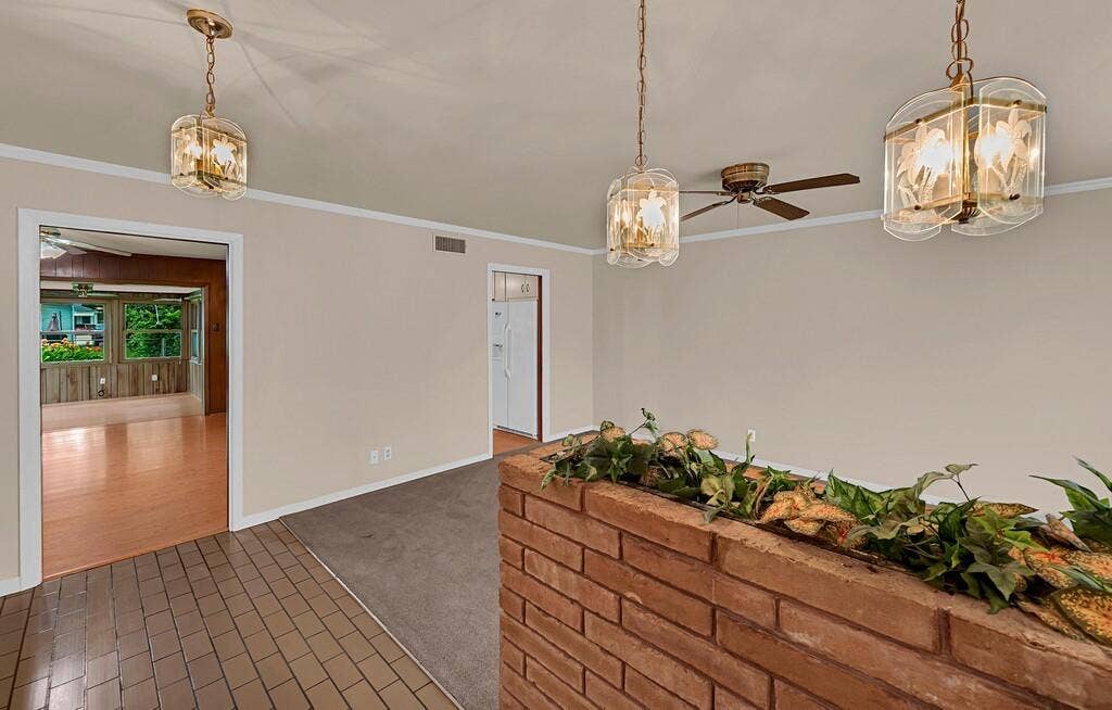 1112 N 63rd Street, Waco, TX 76710 Entry and Formal Living Room