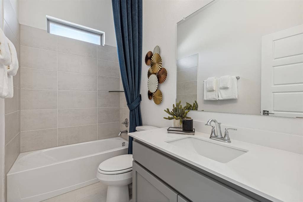 4605 Starlight Drive, McKinney, TX 75071 Bathroom in the Van Gogh II home plan by Trophy Signature Homes – REPRESENTATIVE PHOTO