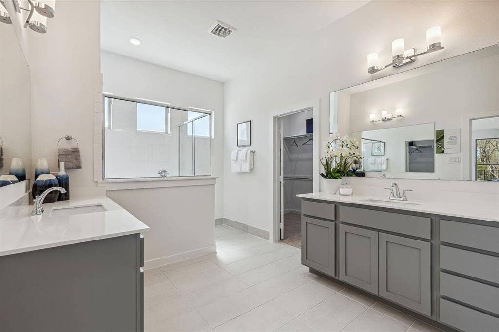 4605 Starlight Drive, McKinney, TX 75071 Primary Bathroom in the Van Gogh II home plan by Trophy Signature Homes – REPRESENTATIVE PHOTO