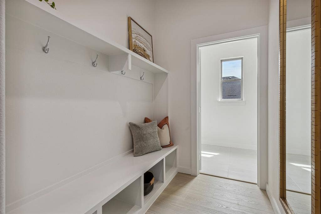 4605 Starlight Drive, McKinney, TX 75071 Mudroom in the Van Gogh II home plan by Trophy Signature Homes – REPRESENTATIVE PHOTO