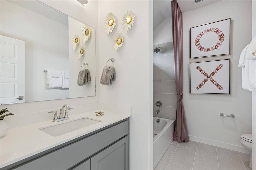 4605 Starlight Drive, McKinney, TX 75071 Bathroom in the Van Gogh II home plan by Trophy Signature Homes – REPRESENTATIVE PHOTO