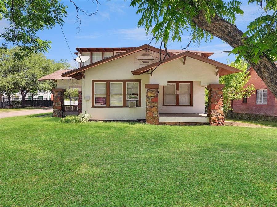 Property photo for 503 E 6th Street, Dallas, TX
