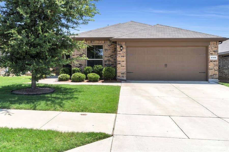 Property photo for 6309 Seagull Lane, Fort Worth, TX