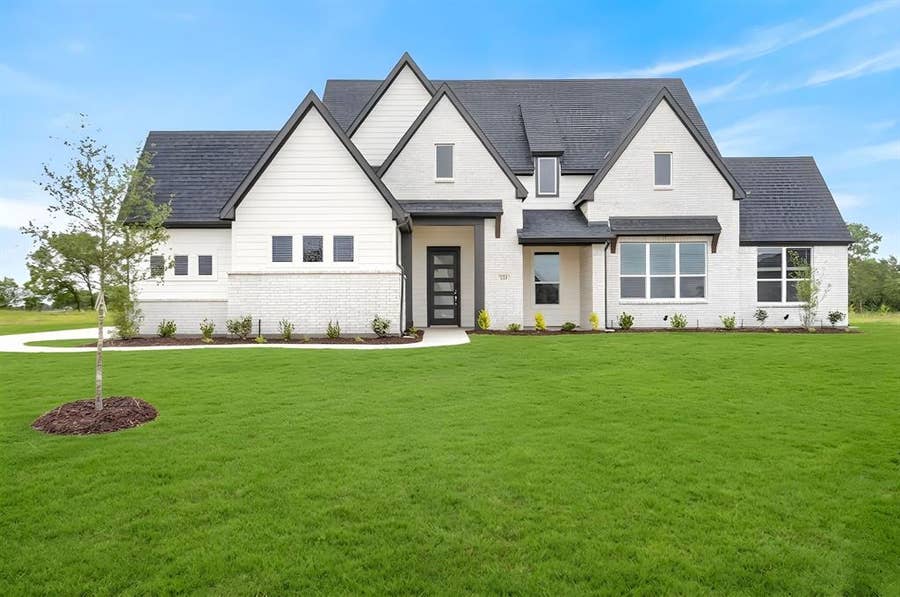 Property photo for 129 Aiden Drive, Waxahachie, TX