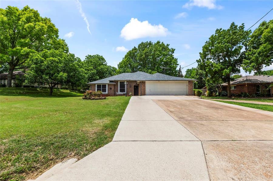 Property photo for 403 N Casa Grande Circle, Duncanville, TX