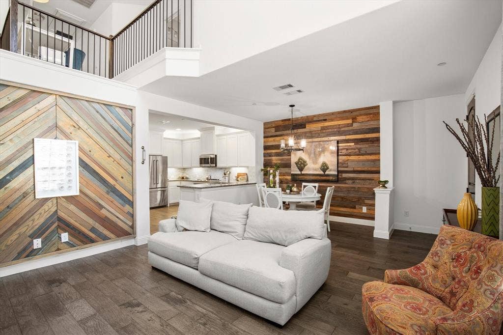 7221 Huckleberry Drive, McKinney, TX 75070 Plenty of space and tall ceilings make this room special.