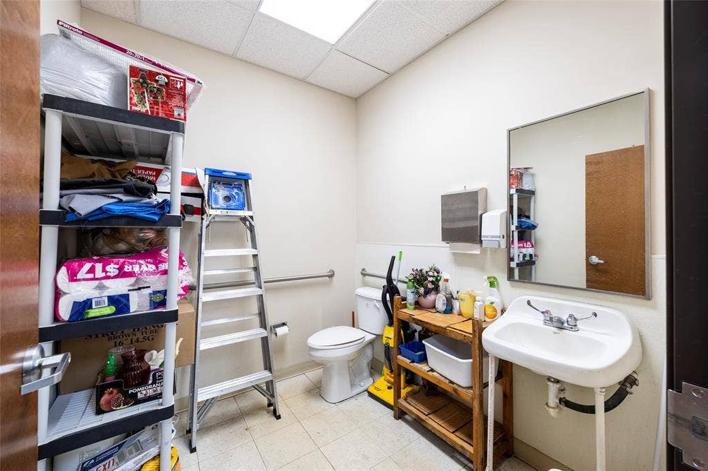 9986 Grapevine Highway, Hurst, TX 76054 9986 Grapevine Highway, Hurst, TX 76054
