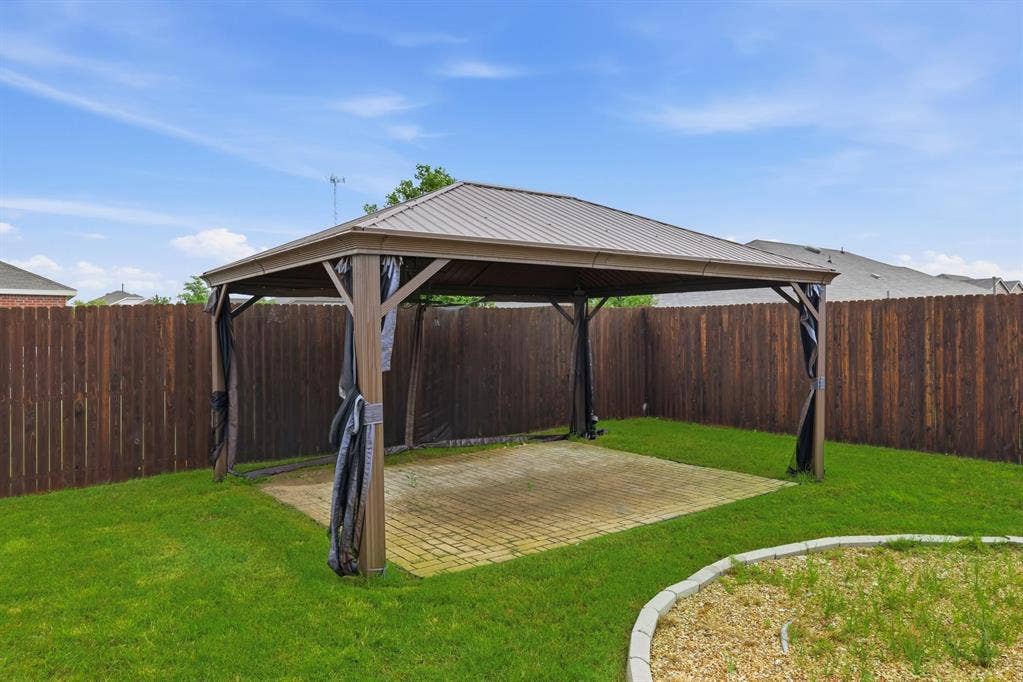 Nice outdoor covered Pargola with electrical hook ups