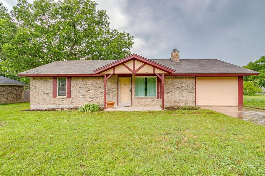 Property photo for 709 N Avenue B, Springtown, TX