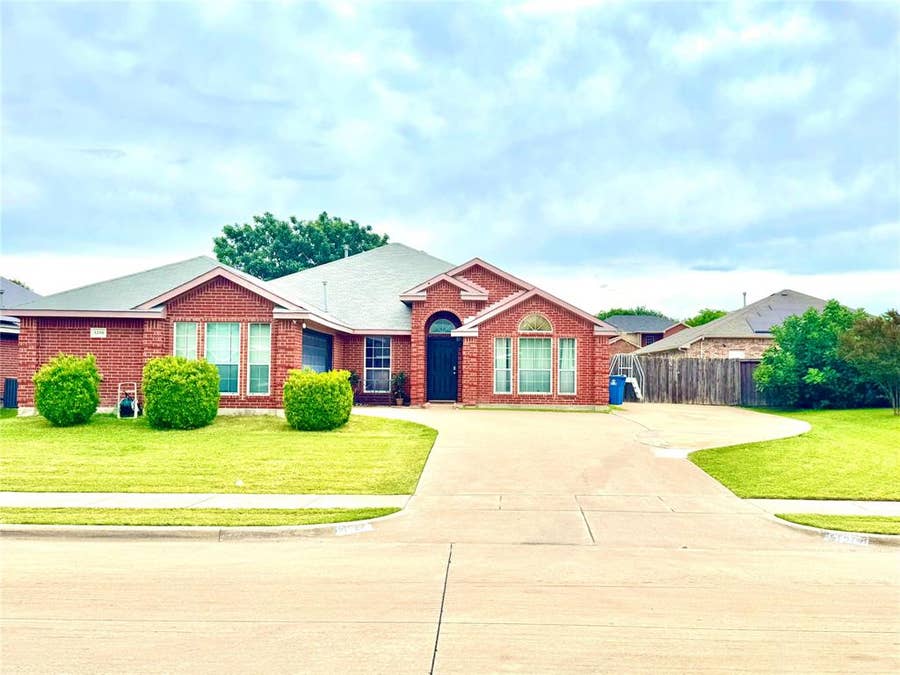 Property photo for 1208 Rio Vista Drive, DeSoto, TX