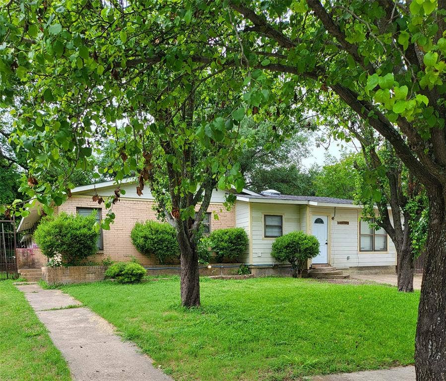 Property photo for 4971 Brigadoon Lane, Dallas, TX