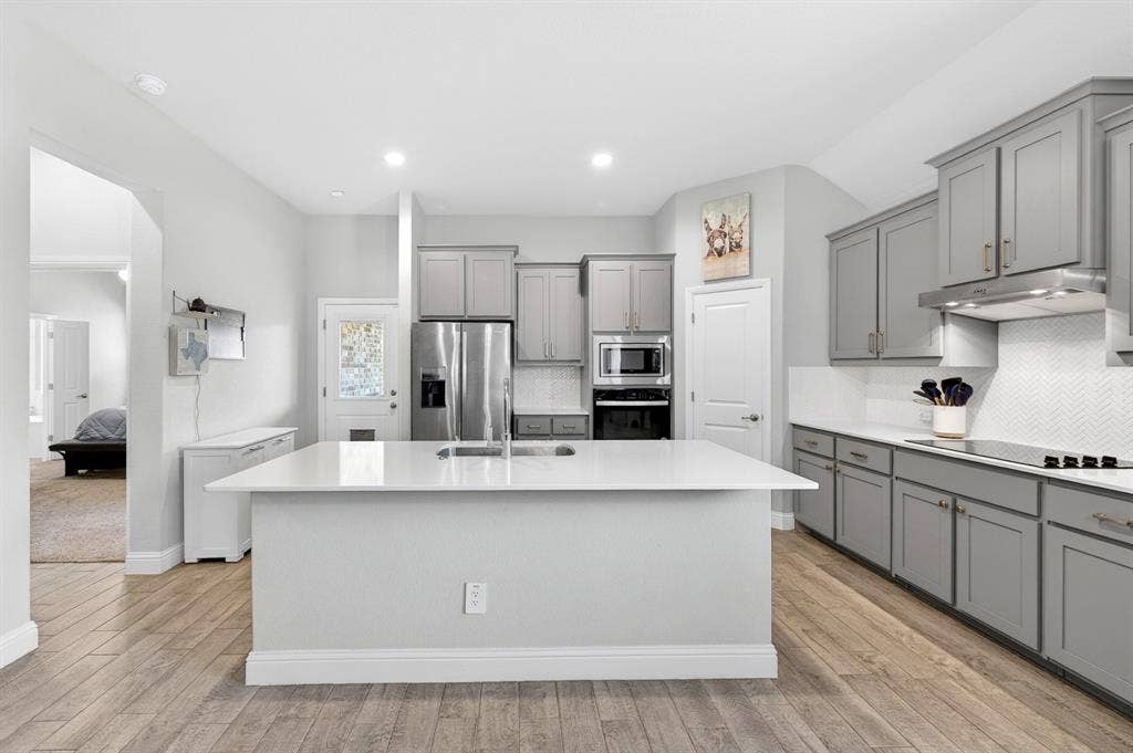 829 Poppie Lane, Midlothian, TX 76065 829 Poppie Lane, Midlothian, TX 76065
