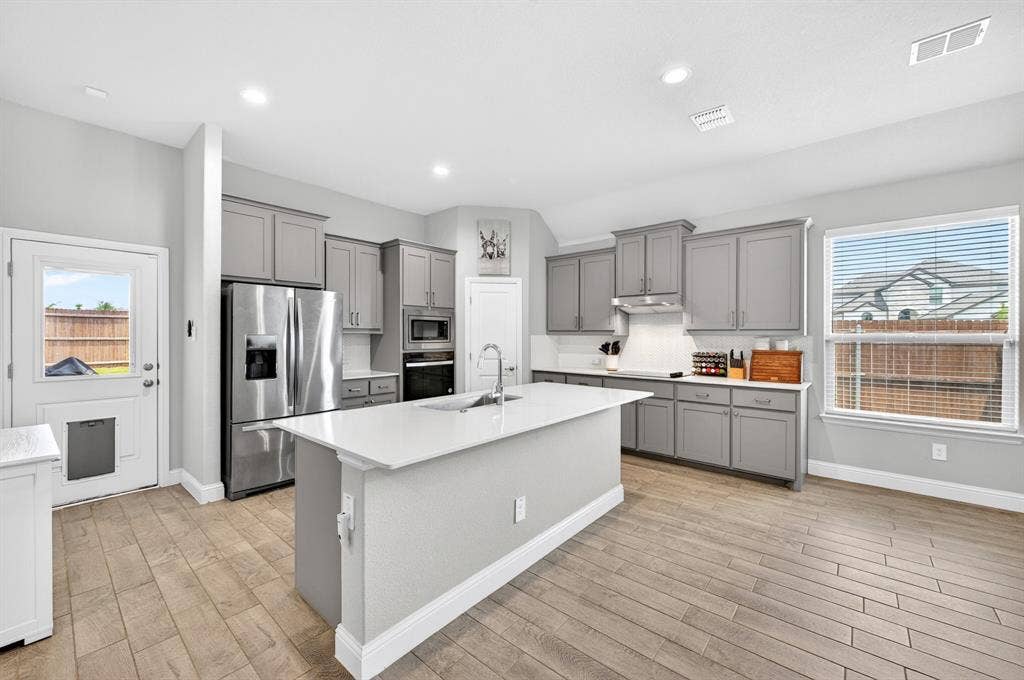 829 Poppie Lane, Midlothian, TX 76065 829 Poppie Lane, Midlothian, TX 76065