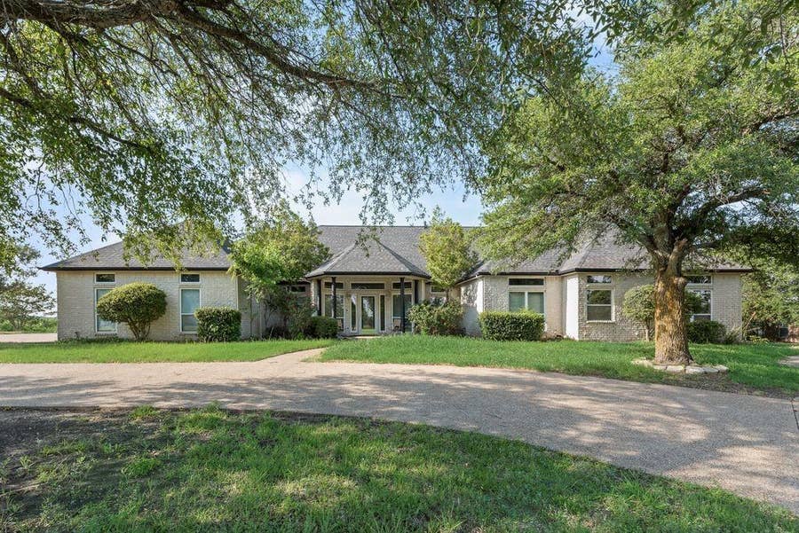 Property photo for 120 Chambers Drive, Italy, TX