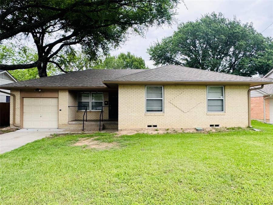 Property photo for 2803 Lockhart Avenue, Dallas, TX