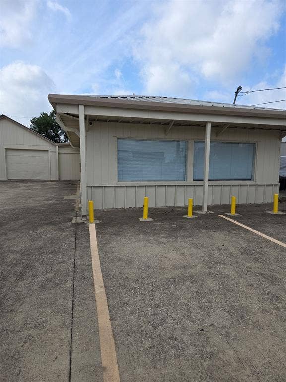 Property photo for 326 E Northwest Highway, Grapevine, TX
