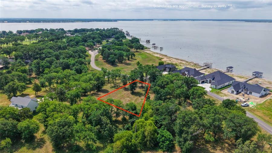 Property photo for 759 Sunset Court, Mabank, TX