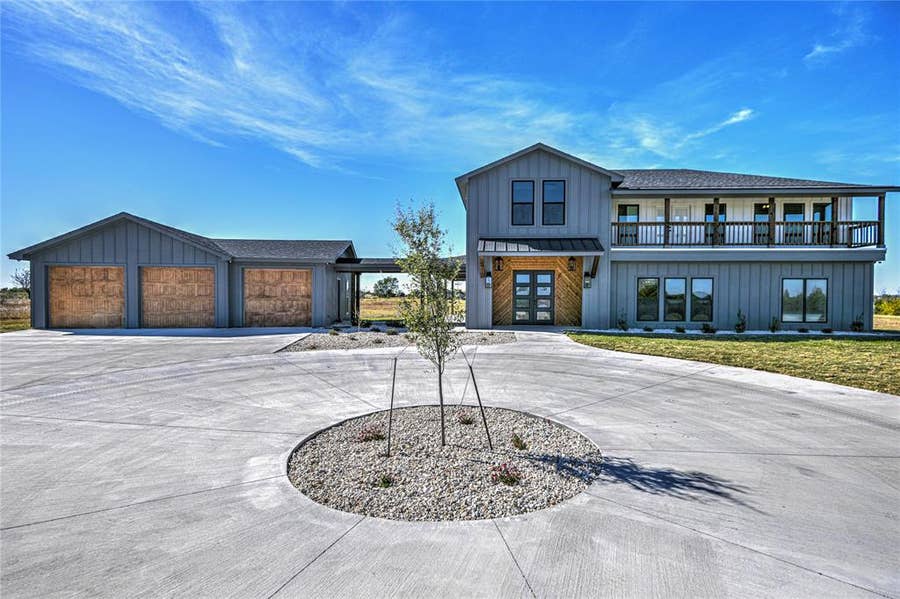 Property photo for 8186 S Lone Star Parkway, Moody, TX