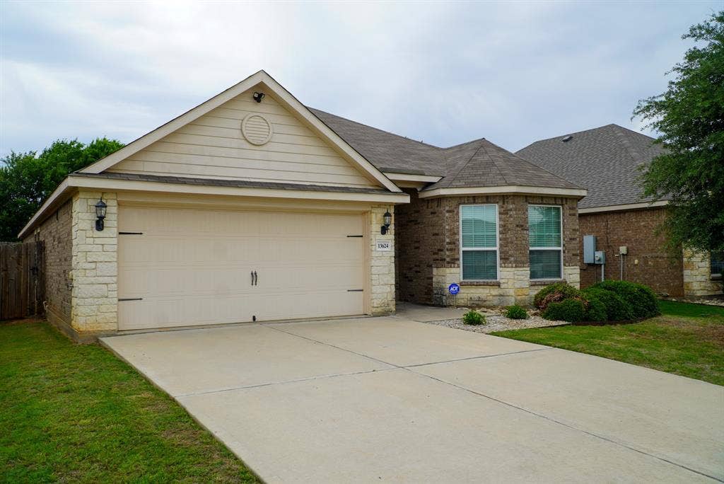 13624 Helix Bridge Way, Crowley, TX 76036 13624 Helix Bridge Way, Crowley, TX 76036