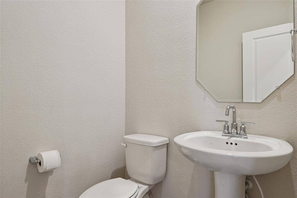 2669 Kings Canyon Mews, Corinth, TX 76210 Half bathroom on 1st Floor