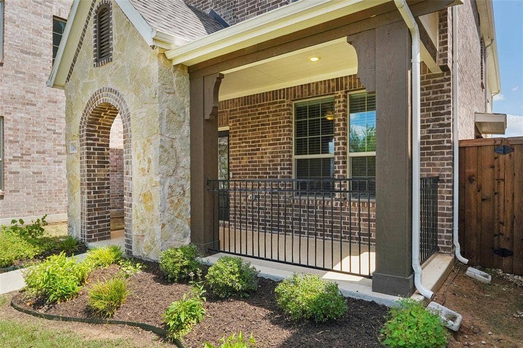 2669 Kings Canyon Mews, Corinth, TX 76210 Enjoy coffee or a glass of wine on the front porch