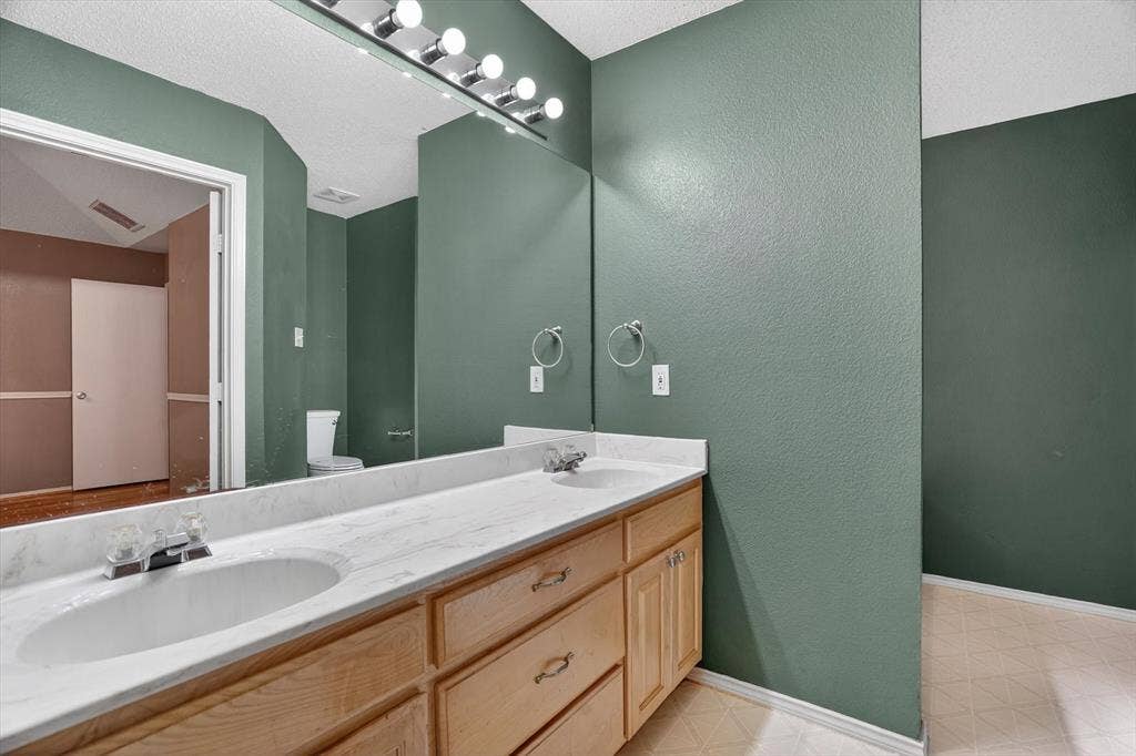 549 Dylan Court, Azle, TX 76020 549 Dylan Court, Azle, TX 76020
