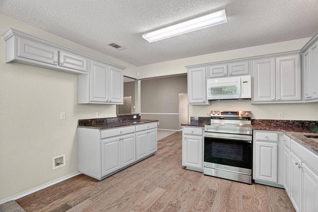 549 Dylan Court, Azle, TX 76020 549 Dylan Court, Azle, TX 76020